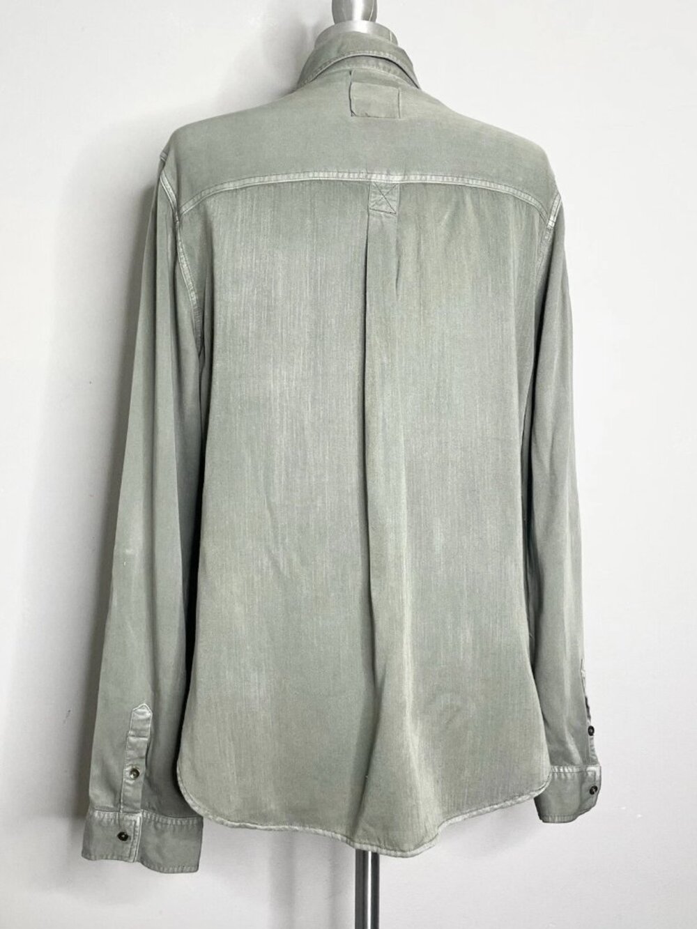 American Eagle Outfitters Boyfriend Fit Long Roll Tab Sleeve Button Down Shirt